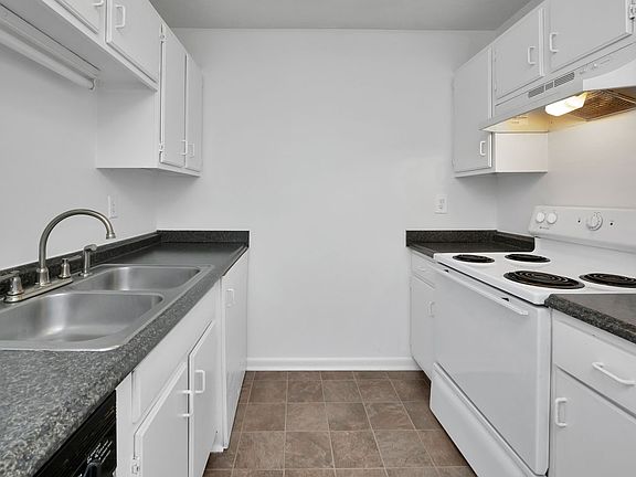 2nd image of 1640-1644 12th St S #931