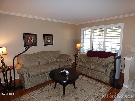 2nd image of 32925 Bruggeman Dr