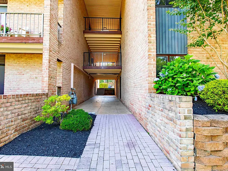 1 Stonehenge Cir #2 — Photo 48