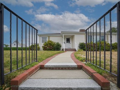 22 Smith St, Dartmouth, MA, 02748