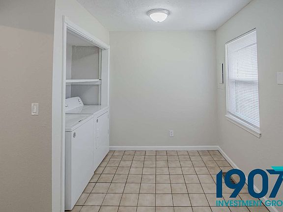 5th image of 1247 W Huntington Way #A