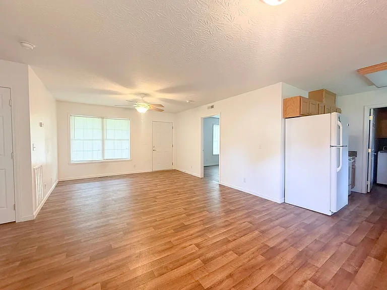 137 McCawley St — Photo 7