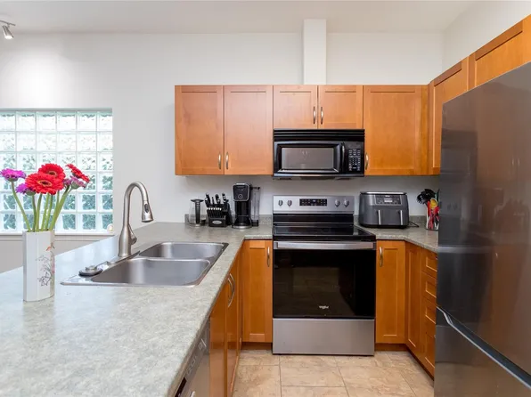 1963 Polo Park Ct, Central Saanich, BC V8M 2K1