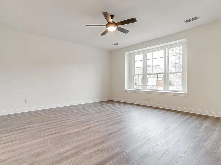 9836 Derbyshire Dr — Photo 24
