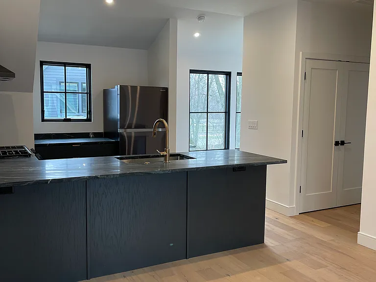 704 N Highland Ave #CARRIAGE HOUSE — Photo 11