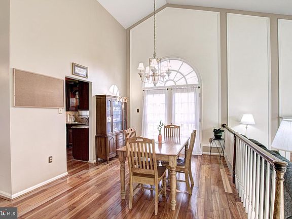 5th image of 4632 Luxberry Dr