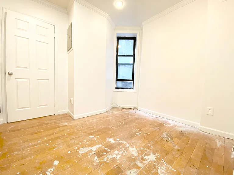 221 E 28th St #2H — Photo 3