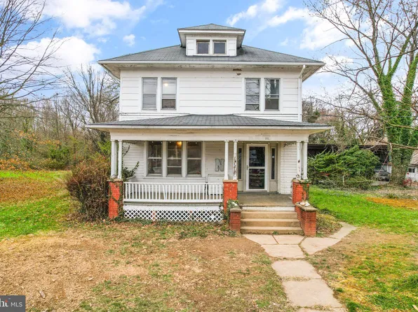 32 S Loudoun St, Lovettsville, VA 20180