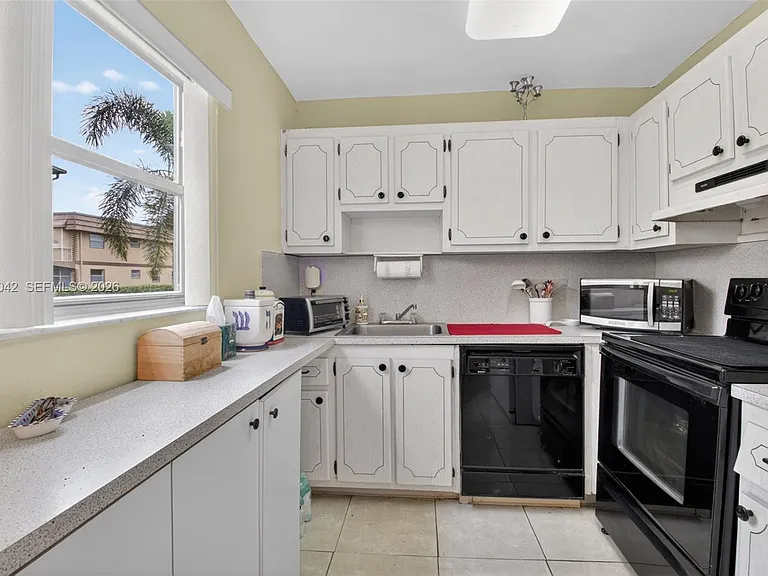 537 Brittany Ln #537-L — Photo 11