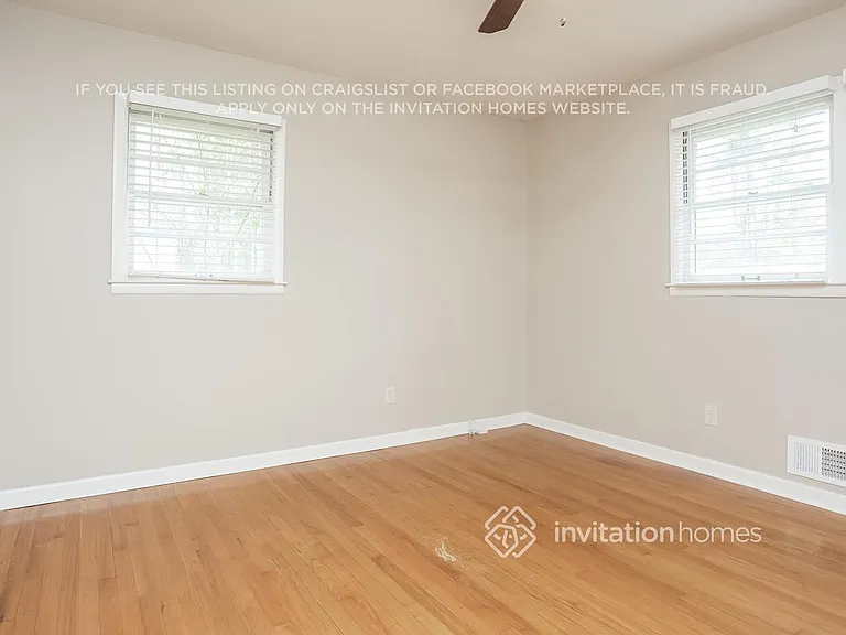 1321 Laura Ln — Photo 9
