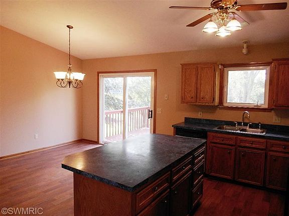 3rd image of 11353 Stonehedge Dr