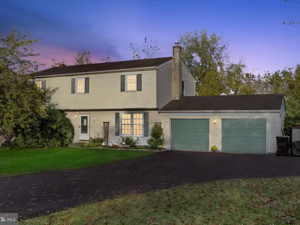 657 Meadow Ln, Harleysville, PA 19438