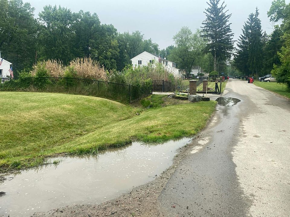 2nd image of 23619 Berg Rd