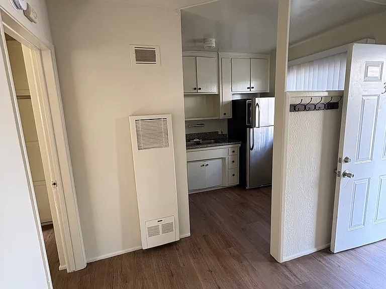 423 N El Molino Ave #3 — Photo 4
