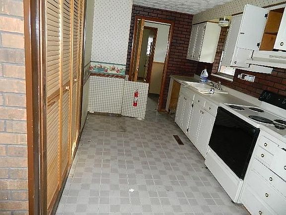 4th image of 608 Maple Hill Dr