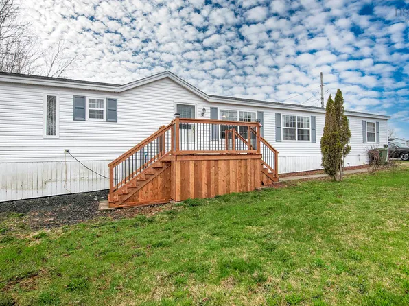 42 Manor Dr, Lower Sackville, NS B4C 2P1