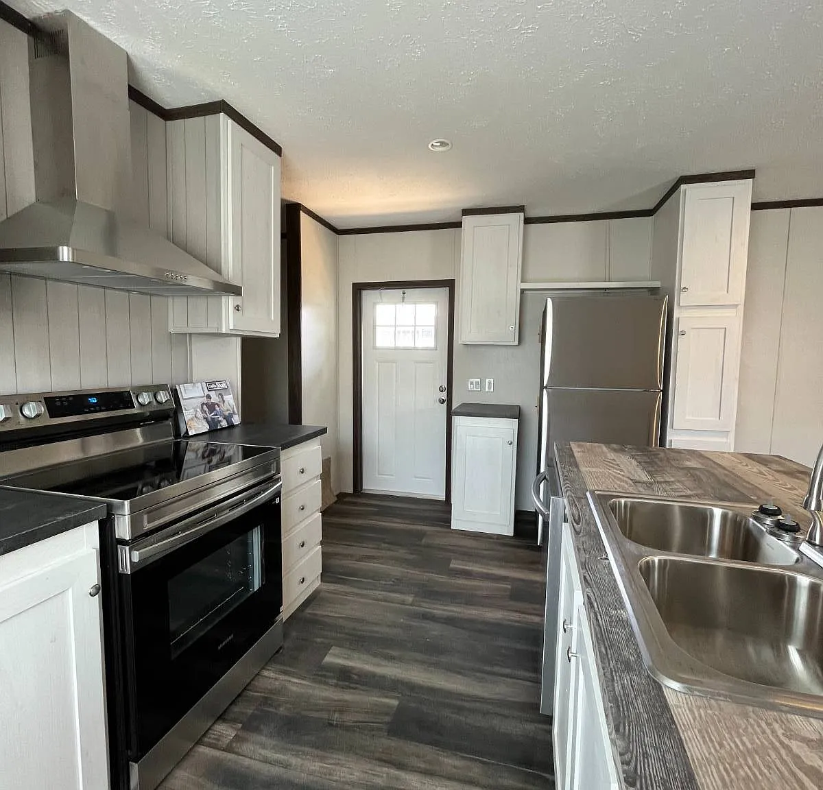 3 bed, 2.0 bath, 1140 sqft, $1,100 — Photo 3
