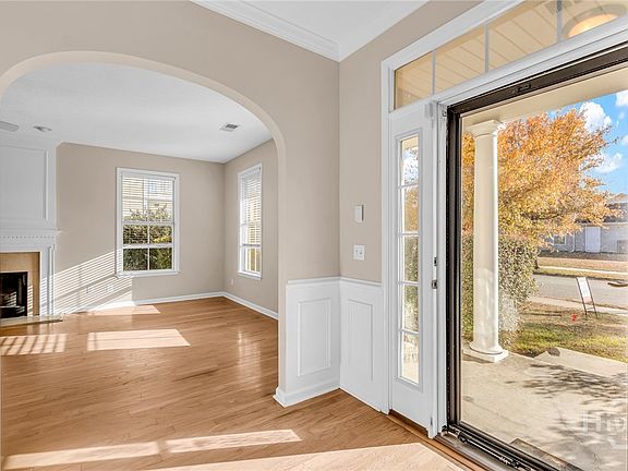 5th image of 16 Bushwood Dr