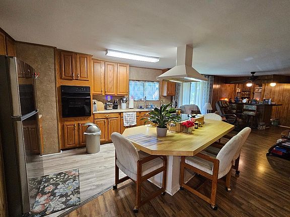 4th image of 8073 SE Saratoga Drive