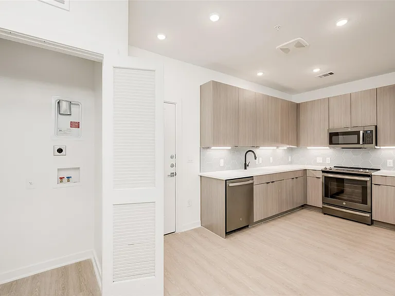 4802 S Congress Ave #121 — Photo 24