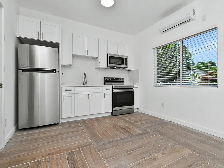 15142 Moorpark St #106 — Photo 15