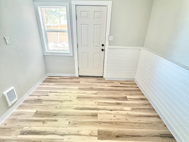 718 W Madison St — Photo 6