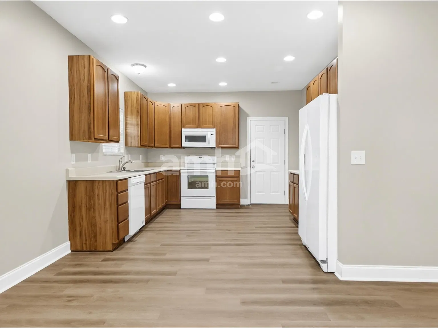 3 bed, 2.5 bath, 1864 sqft, $2,335 — Photo 3