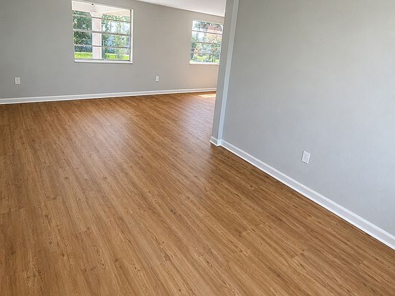 5th image of 837 Lafayette Ln