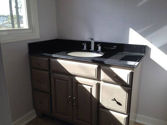 3rd image of 149 Labrook Dr