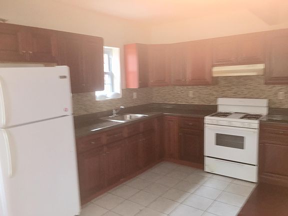 3rd image of 8615 116th St #3