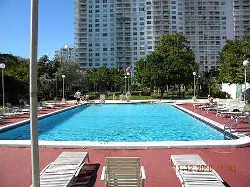 4th image of 2851 NE 183rd St APT 210E