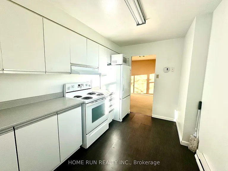 2760 Carousel Cres #210 — Photo 5