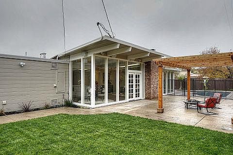 4th image of 105 Atherwood Ave