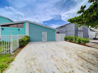 4608 NW 185th St, Miami Gardens, FL 33055