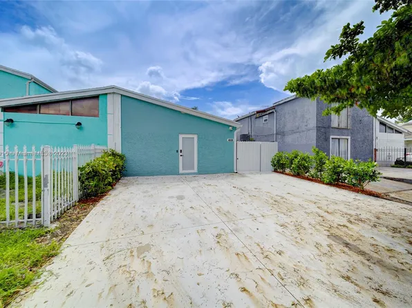 4608 NW 185th St, Miami Gardens, FL 33055