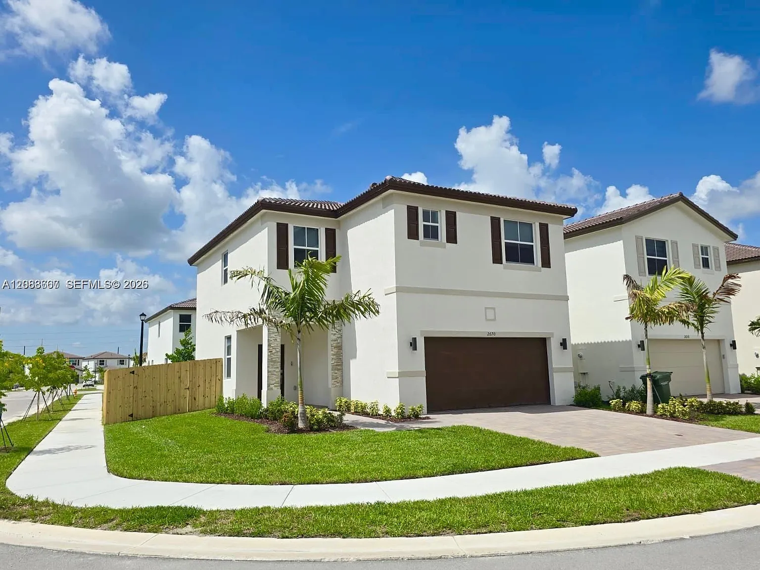 4 bed, 2.5 bath, 2002 sqft, $3,450 — Photo 2