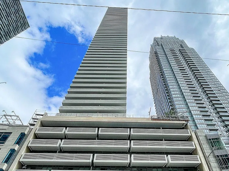 2221 Yonge St #1501 — Photo 25