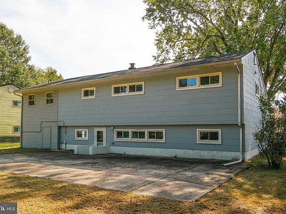 2nd image of 28 E Stephen Dr