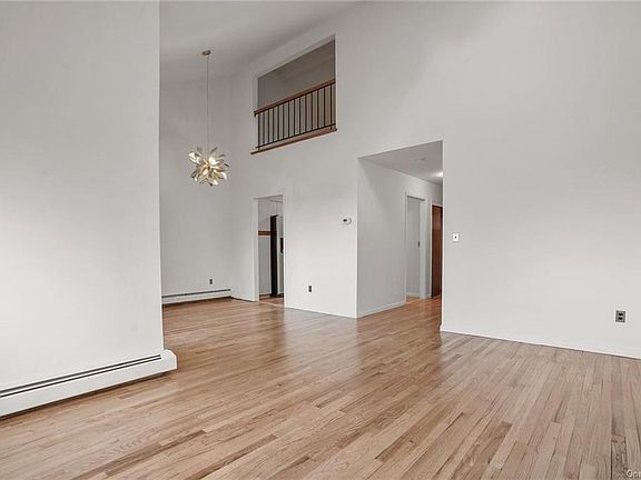 5th image of 19 Oriole Ln