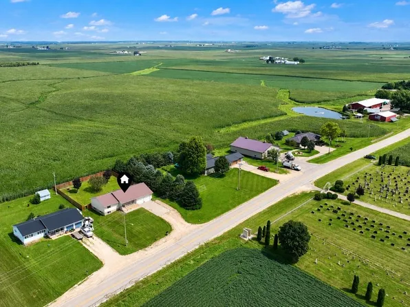 3023 160th St, Dyersville, IA 52040