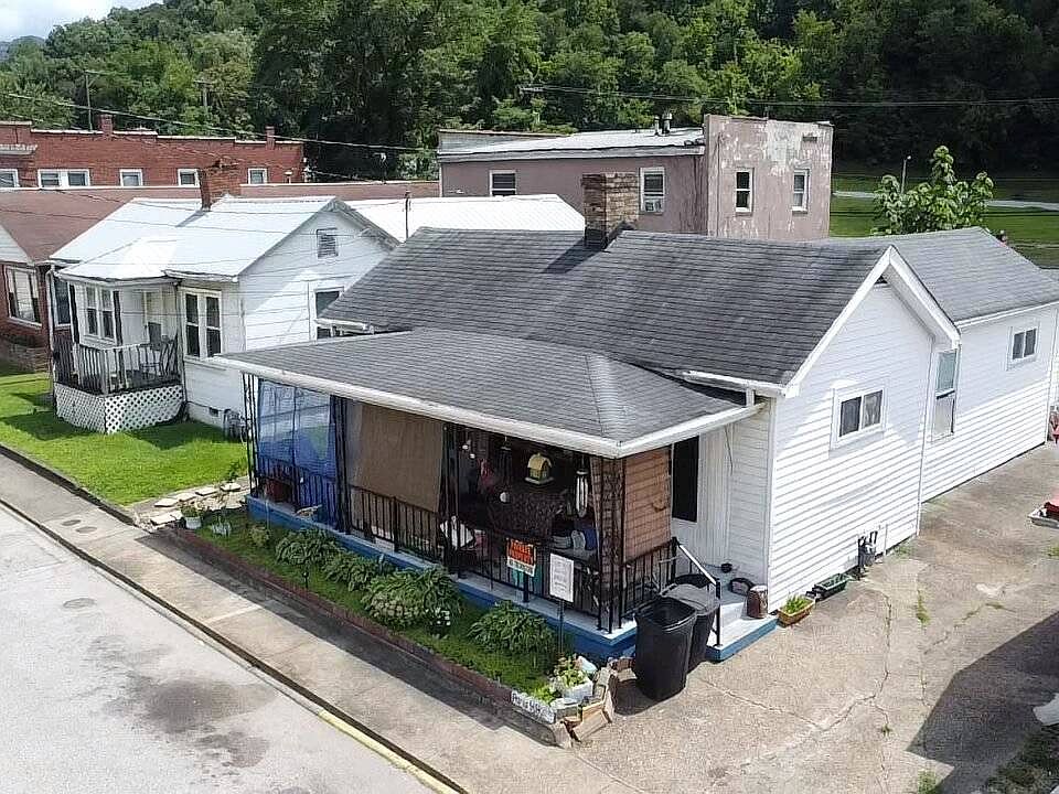 1st image of 121 5th Ave