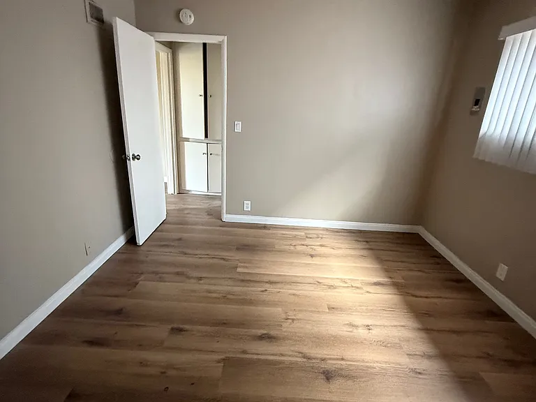 1080 Hoffman Ave #6 — Photo 9