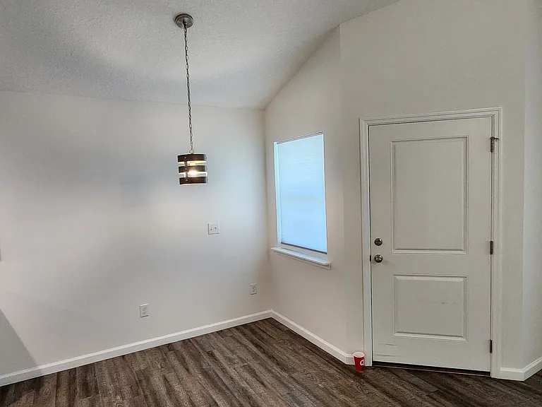 1303 Hickory St — Photo 3