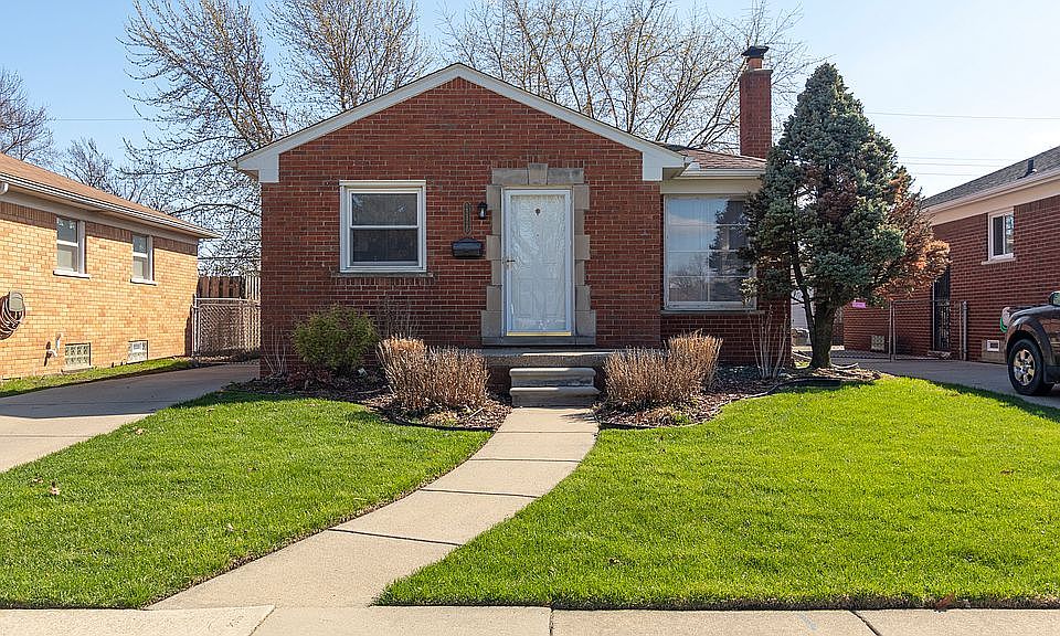 1st image of 22420 Trombly St