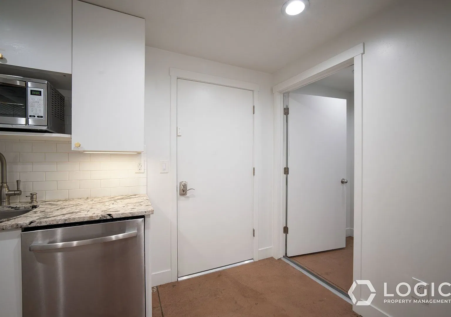 2 Bed / 2 Bath Private Basement Apartment with Garage & In-Unit Laundry — Photo 4
