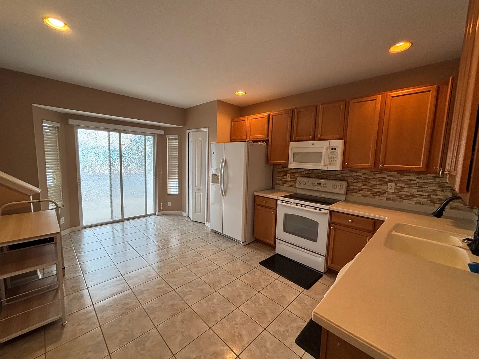 2 bed, 2.5 bath, $1,700 — Photo 2