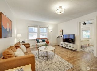 4725 15th Ave NE APT 16, Seattle, WA 98105