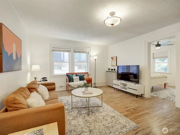 4725 15th Avenue NE #16, Seattle, WA 98105