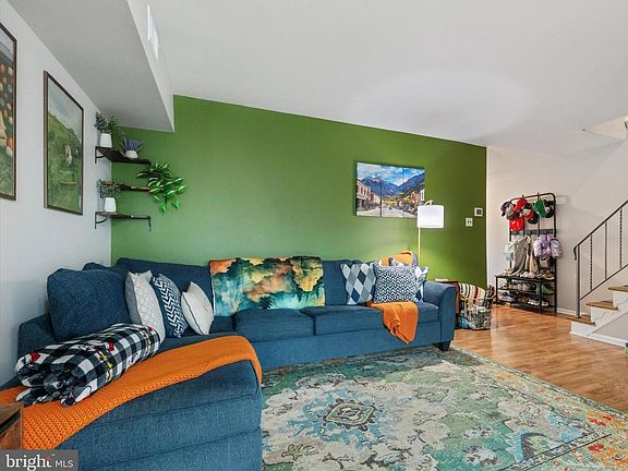 3rd image of 71 Orchard Ct