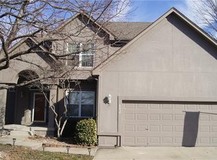532 NE Garnet Ln, Lees Summit, MO 64064